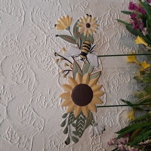Metal Yard Garden Art Stake Sunflower Daisy Bumble Bee Design Indoor Outdoor